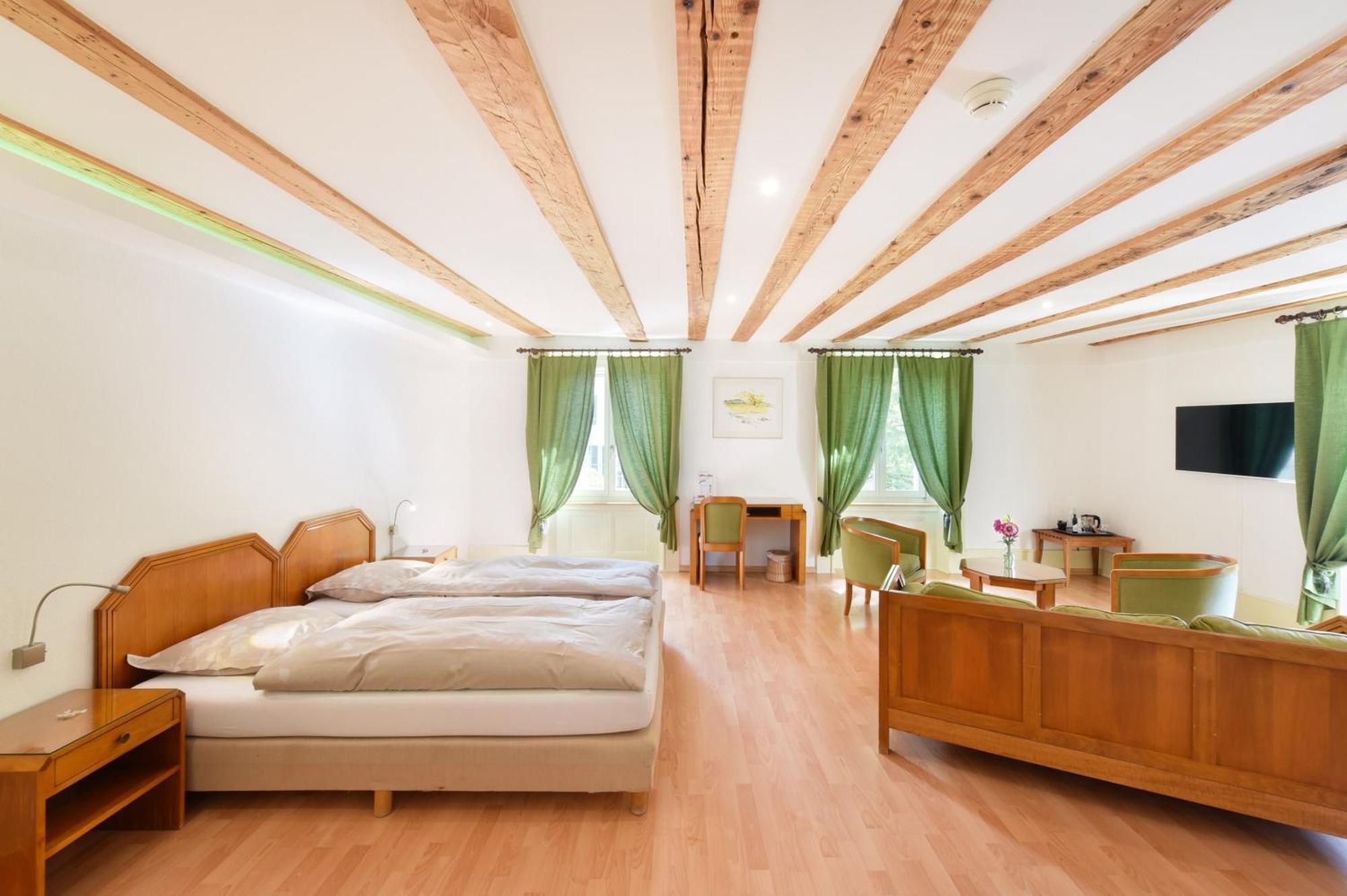 Hotel De L'Aigle Couvet Zimmer foto