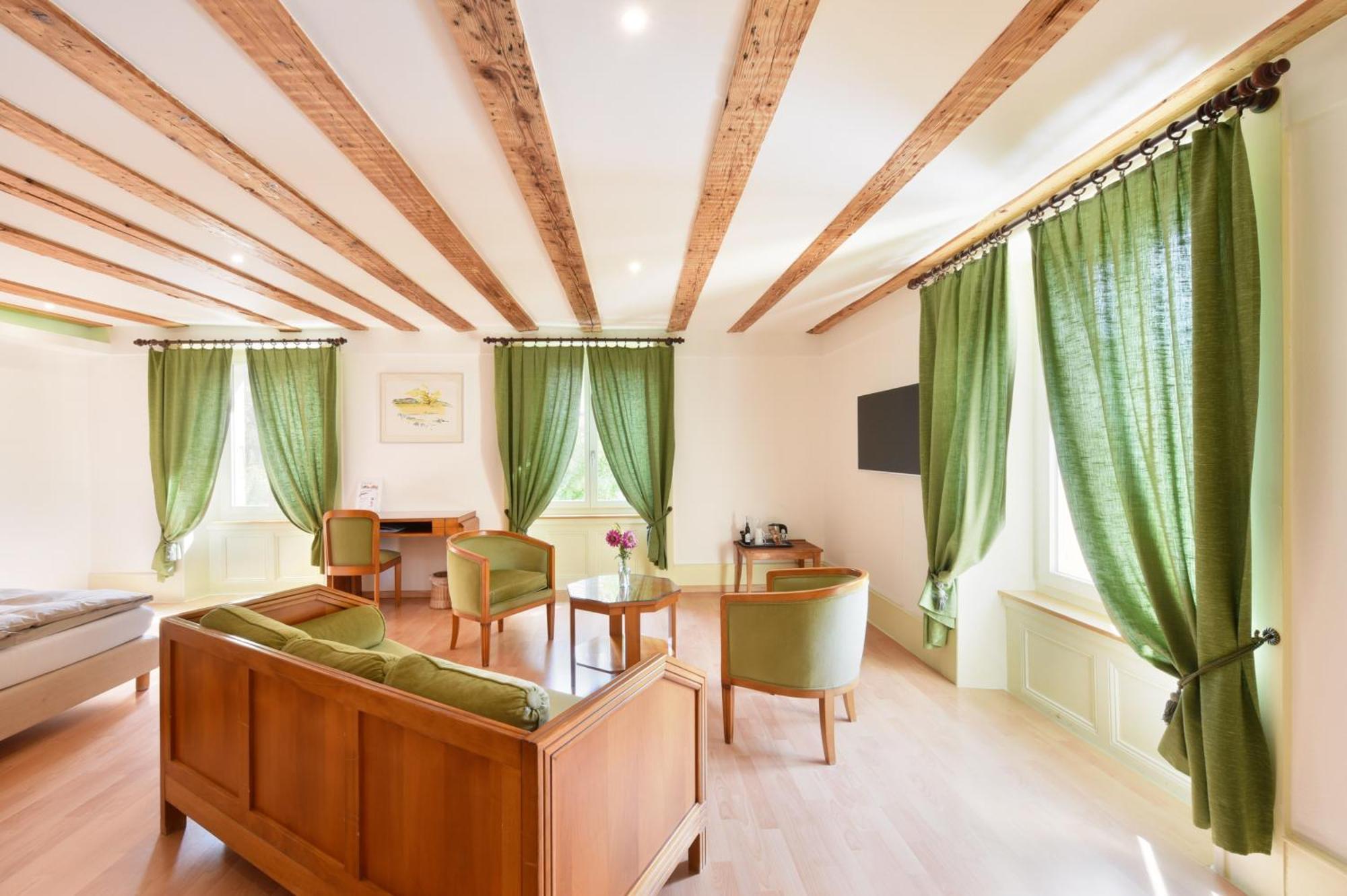 Hotel De L'Aigle Couvet Zimmer foto